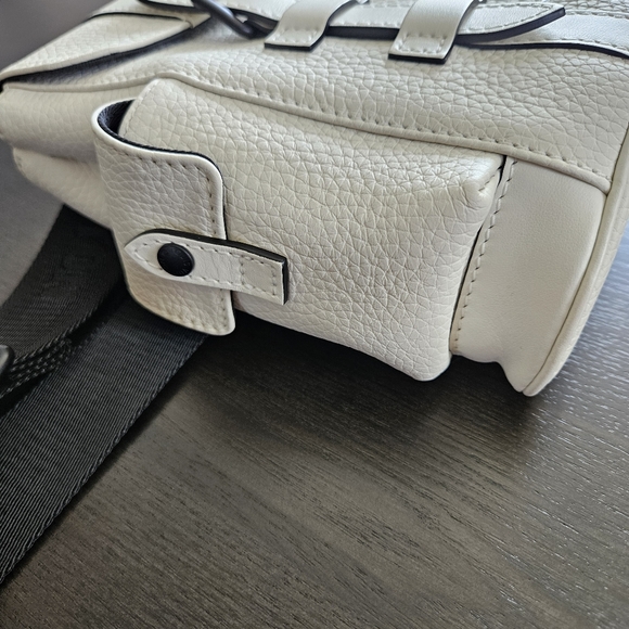 LOUIS VUITTON Taurillon Christopher Sling White - Picture 4 of 10
